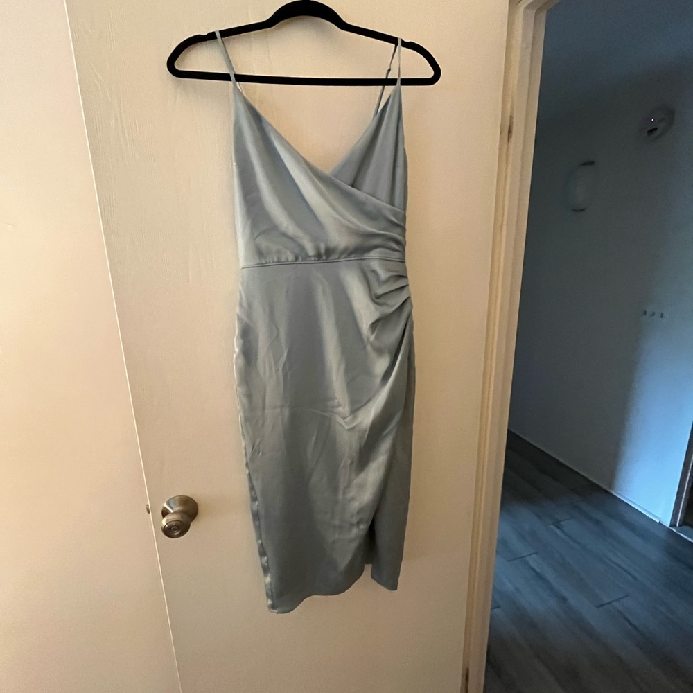 Blue wedding guest dress from Abercrombie! - Picture 3 of 10